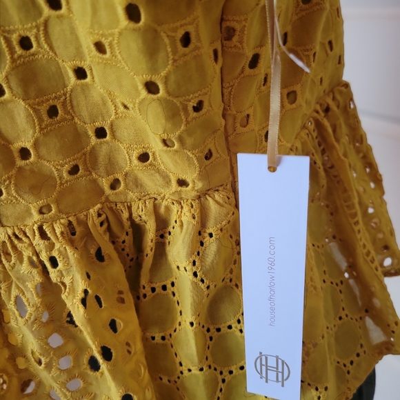 NWT House of Harlow 1960 Tie Shoulder Summer Eyelet Lace Top Sz M - Picture 3 of 3